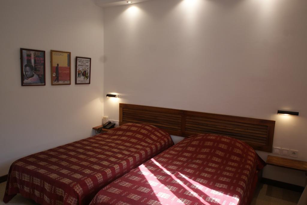 Hotel La Residence Сент Луис Екстериор снимка