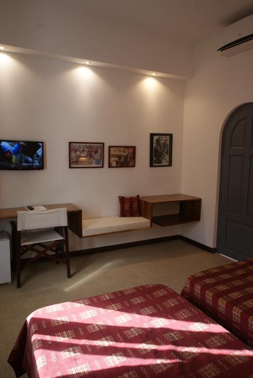 Hotel La Residence Сент Луис Екстериор снимка