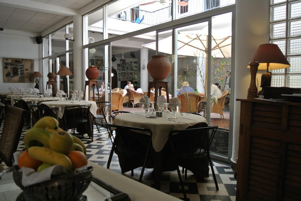 Hotel La Residence Сент Луис Екстериор снимка