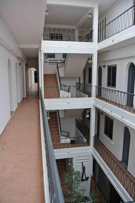 Hotel La Residence Сент Луис Екстериор снимка