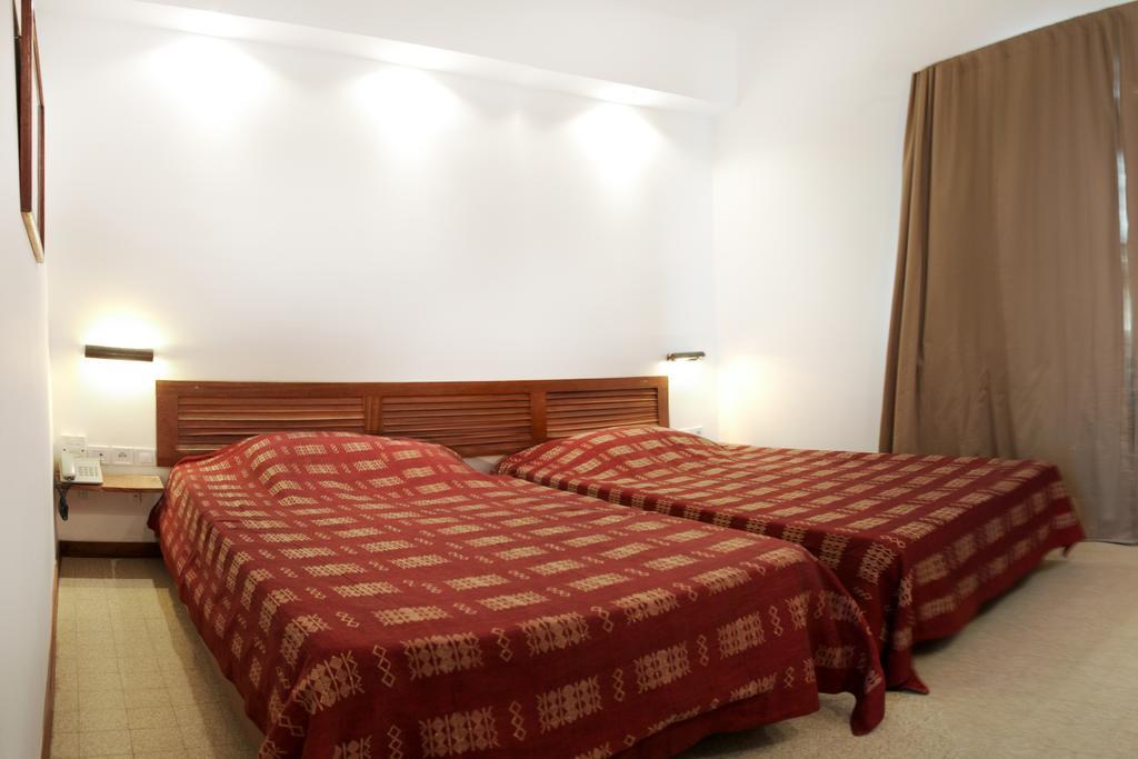Hotel La Residence Сент Луис Екстериор снимка