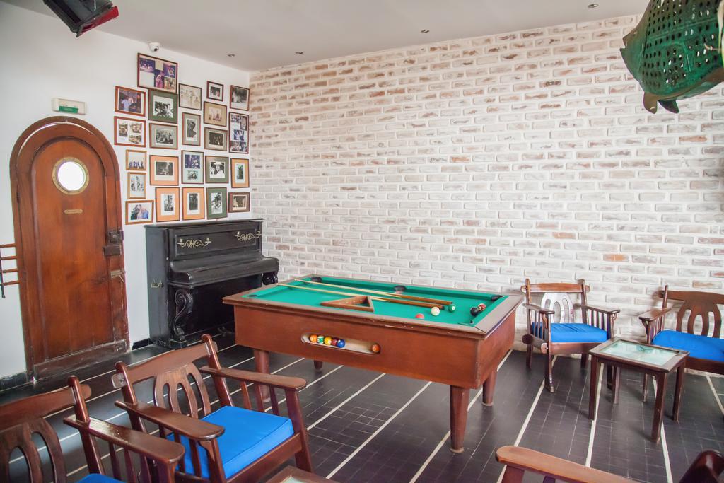 Hotel La Residence Сент Луис Екстериор снимка