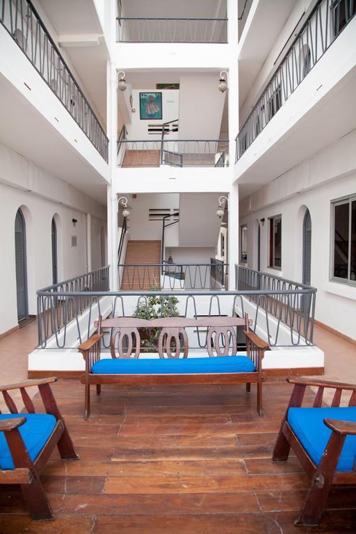 Hotel La Residence Сент Луис Екстериор снимка