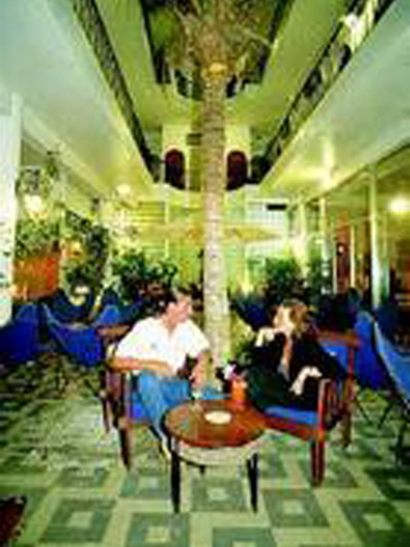 Hotel La Residence Сент Луис Екстериор снимка