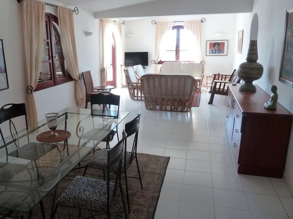 Hotel La Residence Сент Луис Екстериор снимка