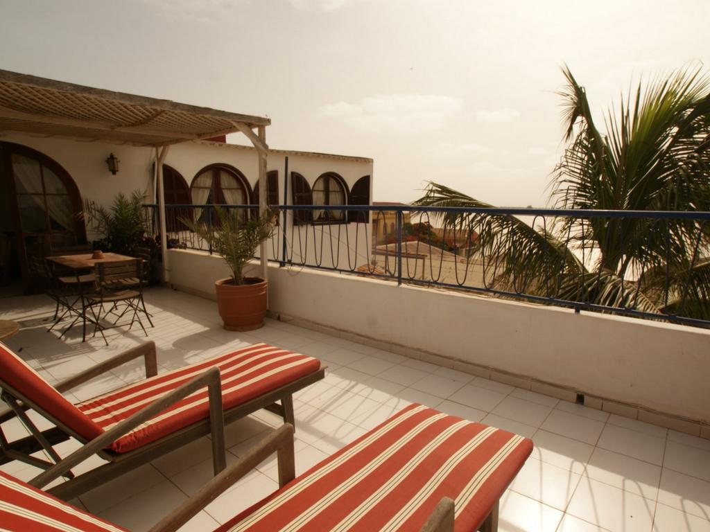 Hotel La Residence Сент Луис Екстериор снимка