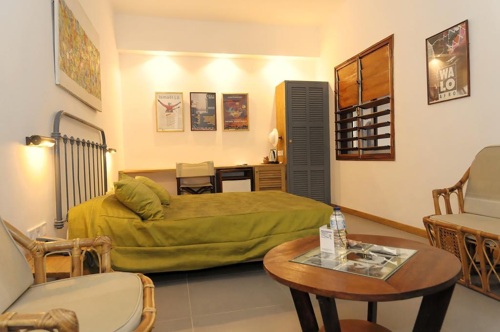 Hotel La Residence Сент Луис Екстериор снимка