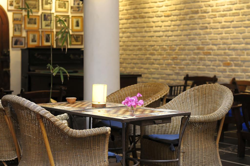 Hotel La Residence Сент Луис Екстериор снимка