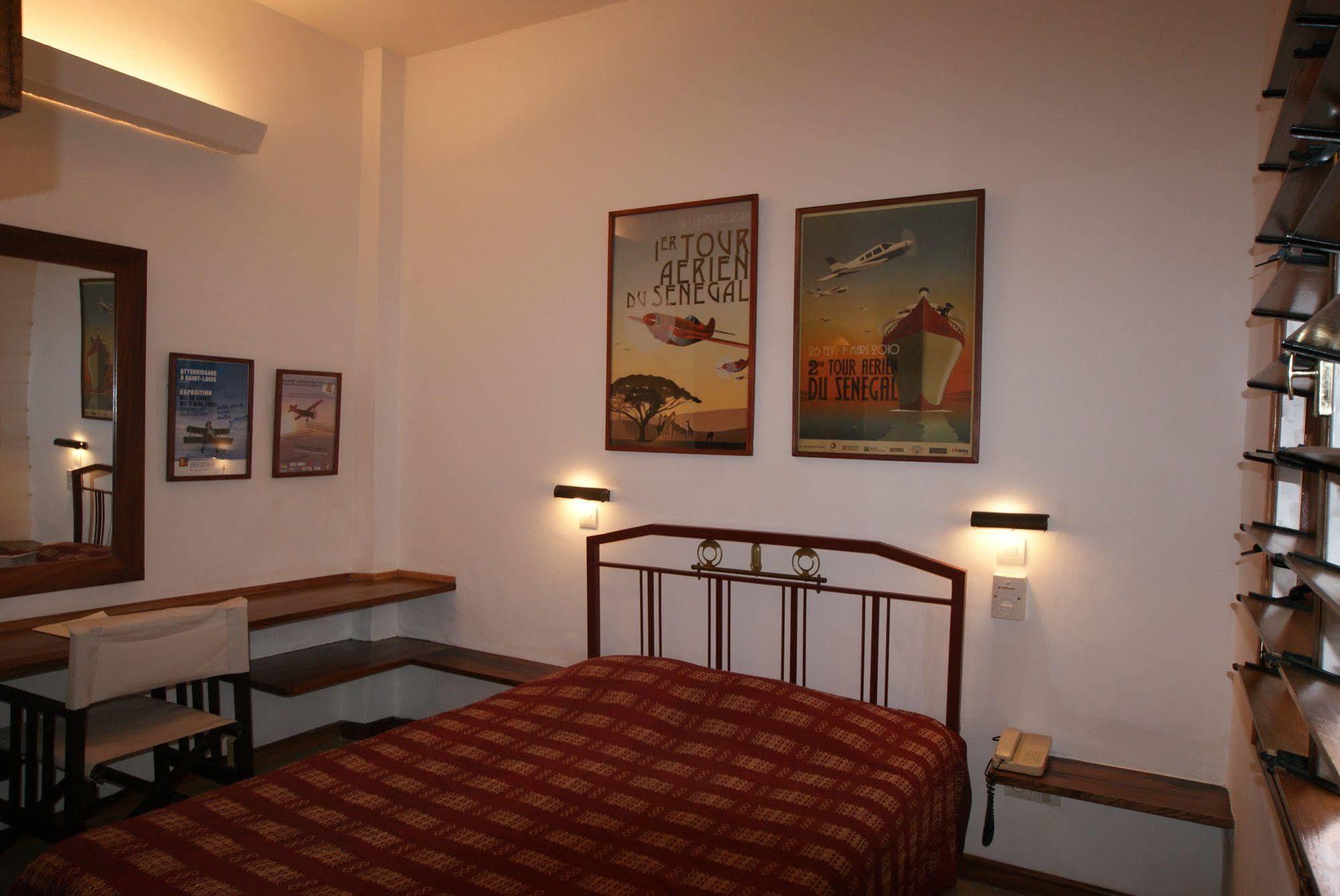 Hotel La Residence Сент Луис Екстериор снимка