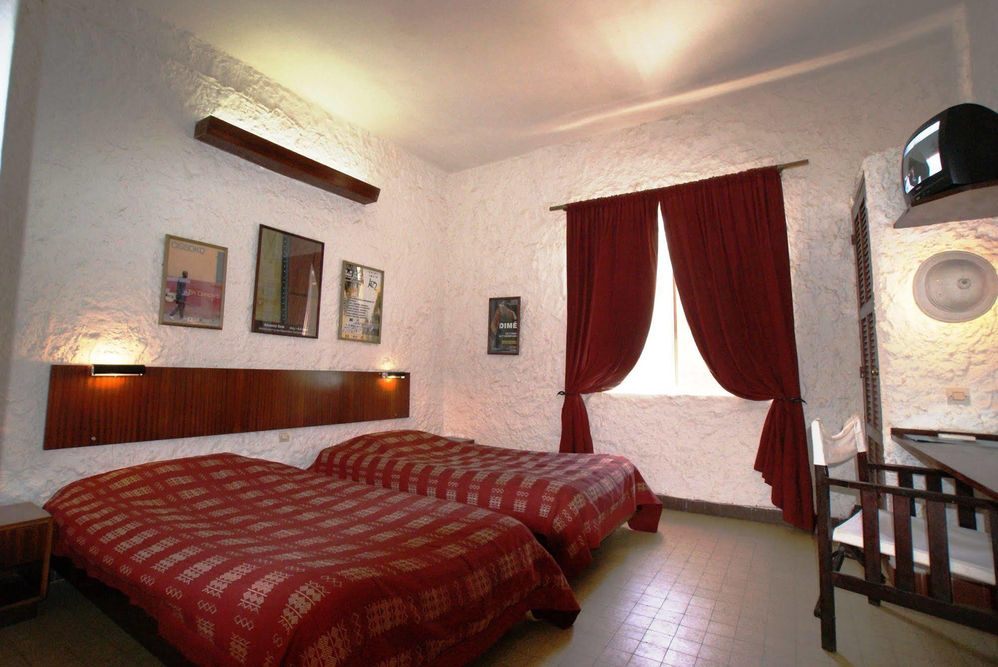 Hotel La Residence Сент Луис Екстериор снимка