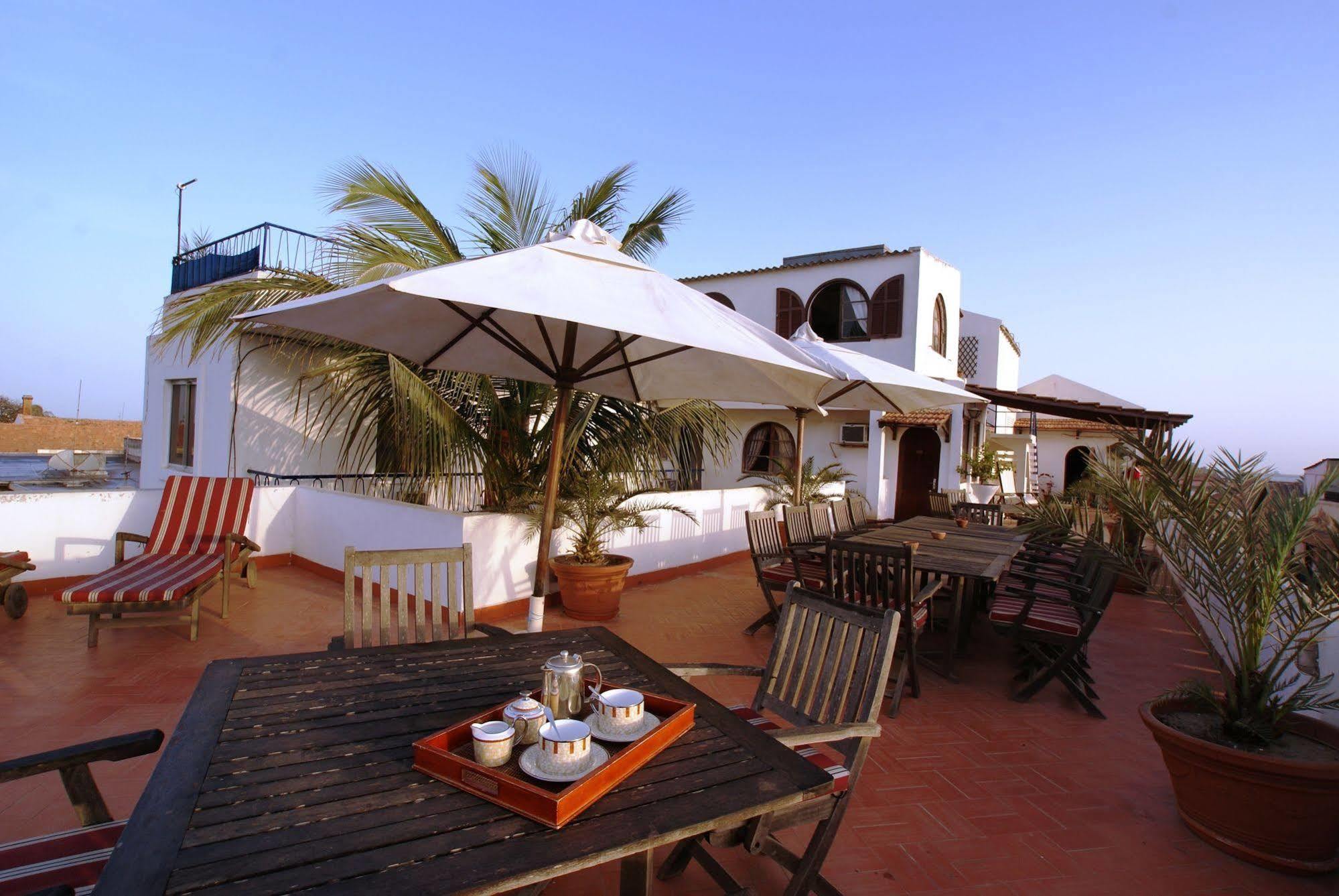 Hotel La Residence Сент Луис Екстериор снимка