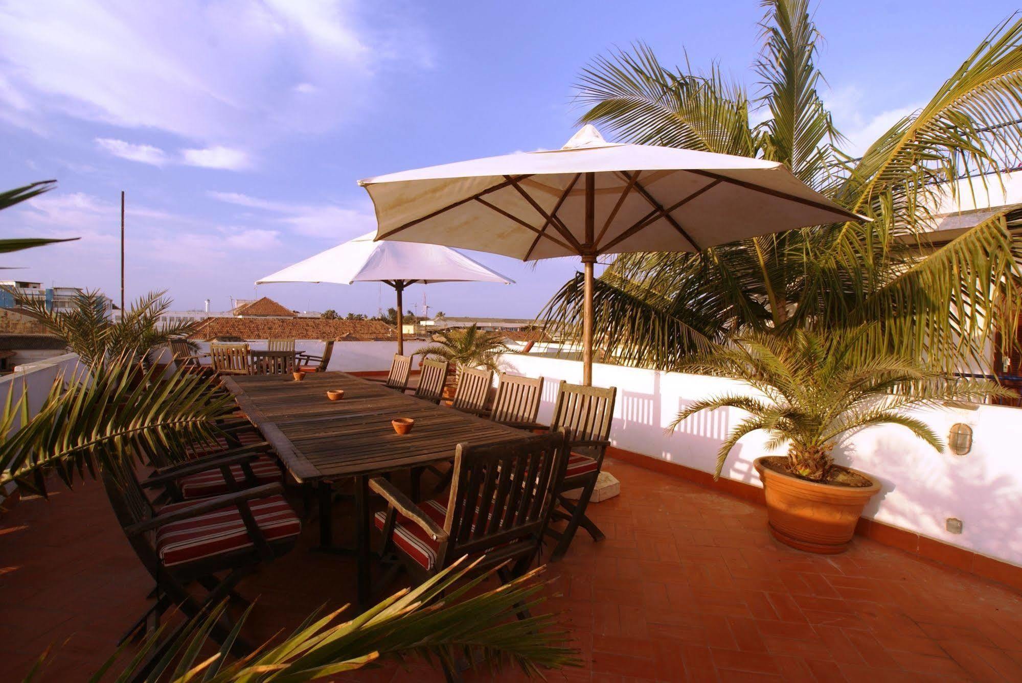 Hotel La Residence Сент Луис Екстериор снимка